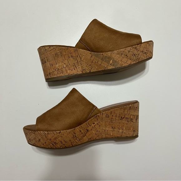 Suede Clogs - Picture 2 of 8
